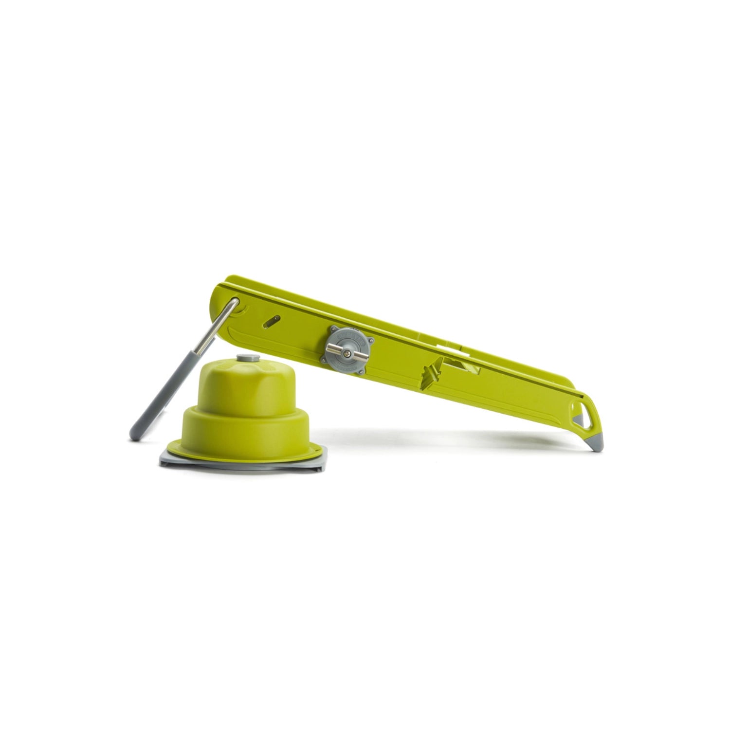 Die Mandoline Swing Plus in frischem Grün von de Buyer bietet eine einfache Handhabung und vielseitige Schneidetechniken für kreative Küchenideen.