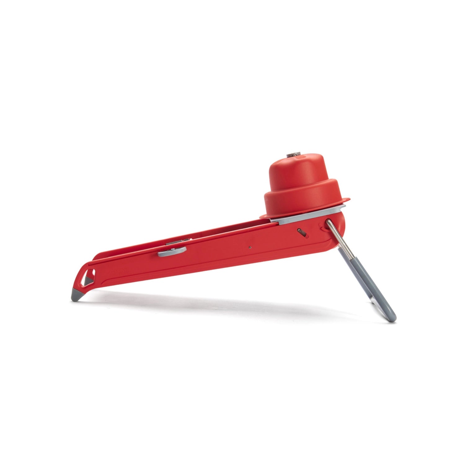 Die Mandoline Swing Plus rot von de Buyer überzeugt durch ihre Vielseitigkeit und Sicherheit beim Schneiden von Obst und Gemüse.