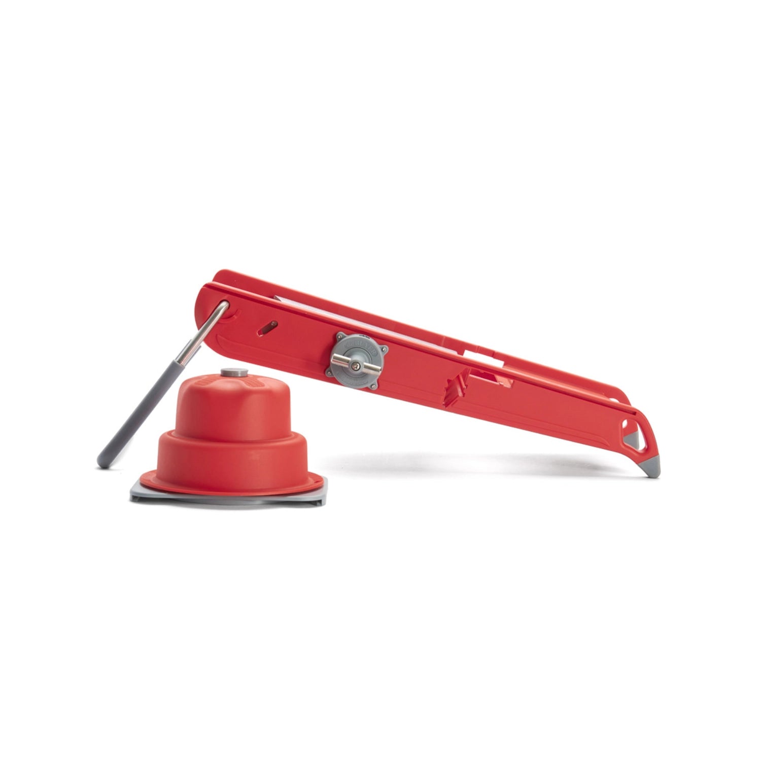 Die Mandoline Swing Plus in leuchtendem Rot von de Buyer ermöglicht präzises Schneiden und Raffeln, perfekt für kreative Kochideen und schnelle Zubereitung.