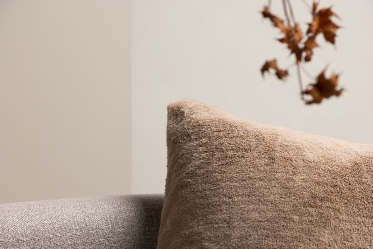 Thea Kissenbezug in Beige präsentiert im Onlineshop von KAQTU Design AG. Deko Kissenbezug ist von Venture Home