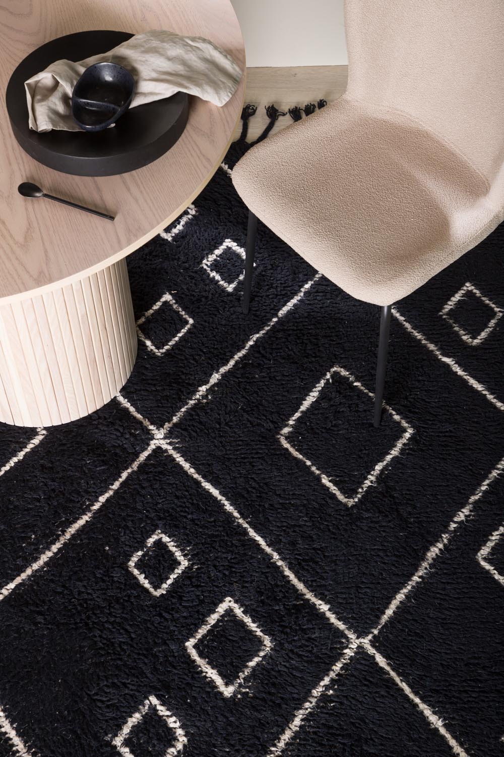 David Teppich in Schwarz präsentiert im Onlineshop von KAQTU Design AG. Teppich ist von Venture Home