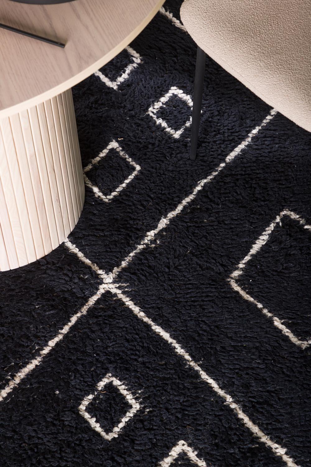 David Teppich in Schwarz präsentiert im Onlineshop von KAQTU Design AG. Teppich ist von Venture Home
