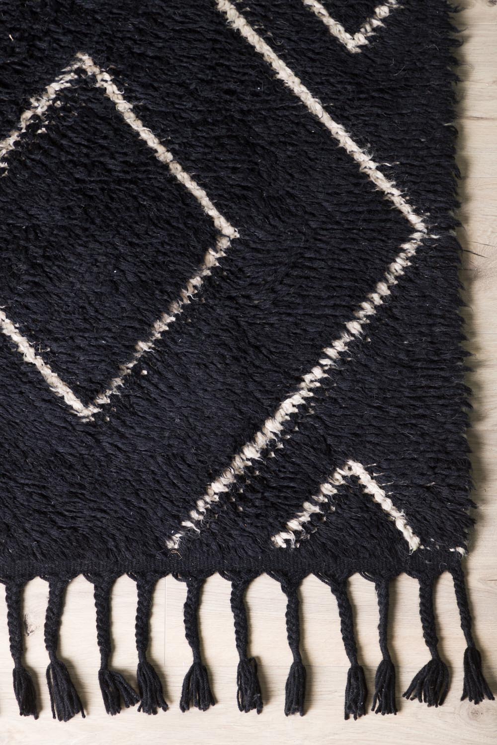 David Teppich in Schwarz präsentiert im Onlineshop von KAQTU Design AG. Teppich ist von Venture Home