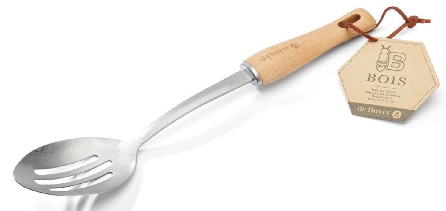 Eleganter gelochter Nostalgy Löffel von de Buyer, perfekt zum Abseihen und Servieren, gefertigt aus robustem Edelstahl mit stilvollem Design.