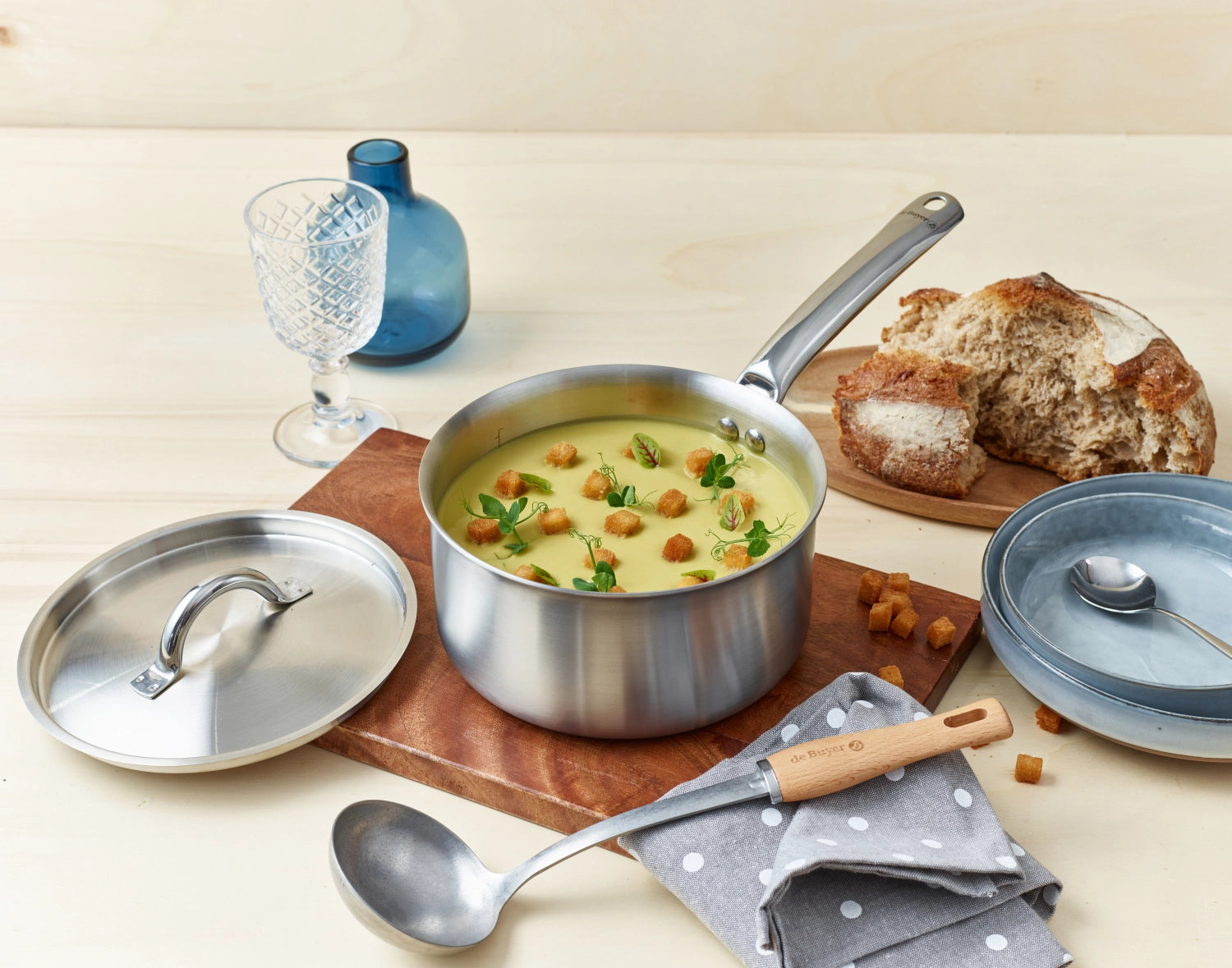 Stielkasserolle Alchimy 16 cm von de Buyer, ideal für präzises Kochen, mit ergonomischem Griff und hochwertiger Verarbeitung für beste Ergebnisse.