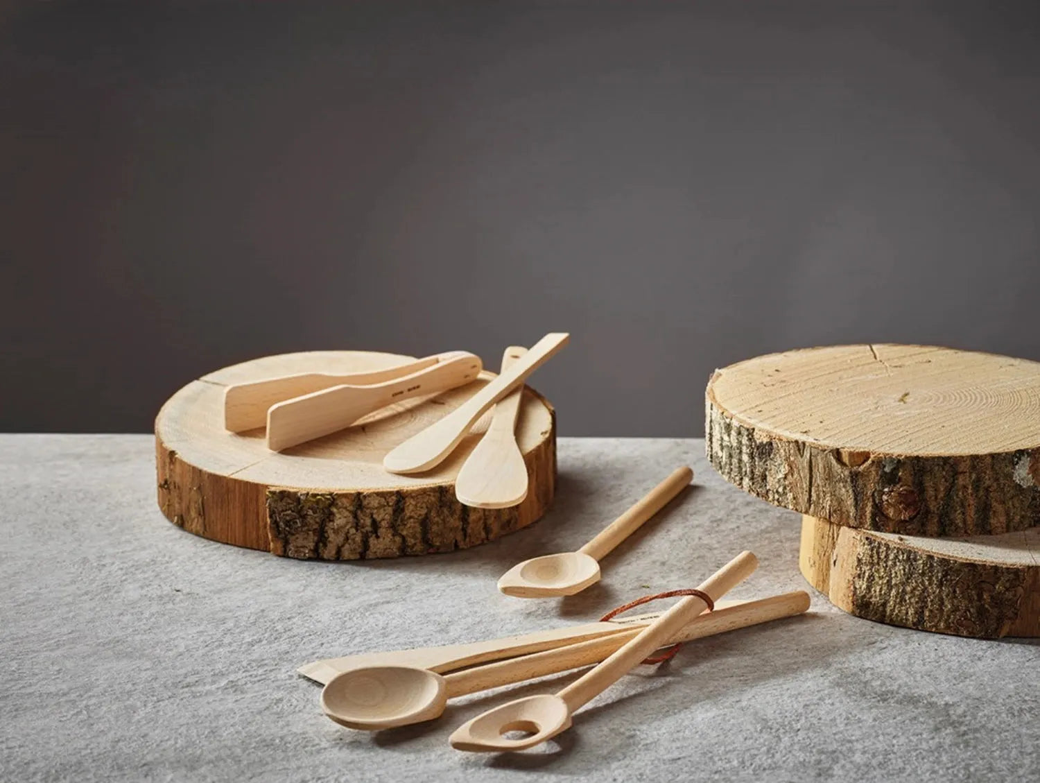 Spitzer Holzlöffel mit Loch für Risotto, 30cm