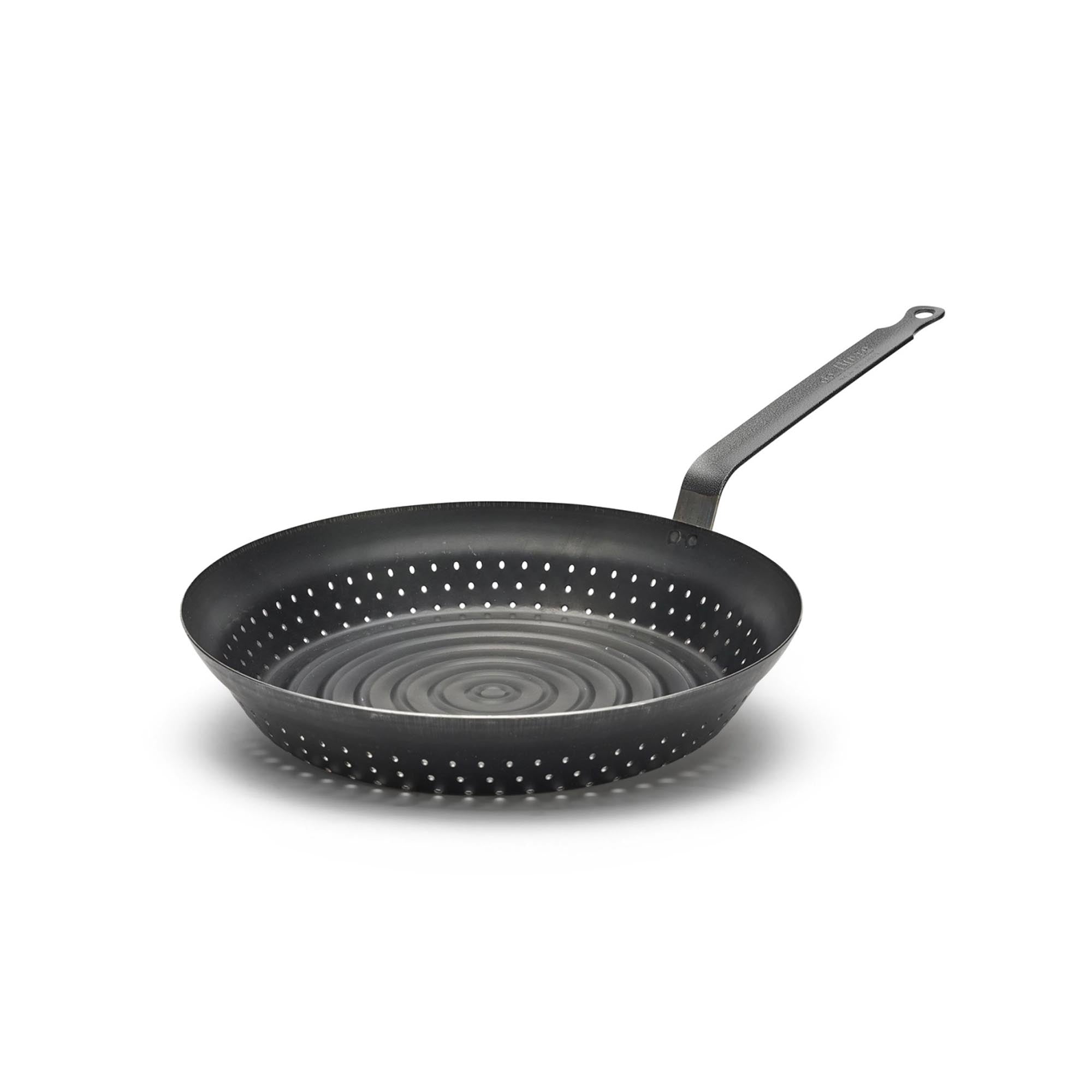 Entdecken Sie die Marronipfanne von de Buyer (Ø 28 cm) – ideal für Outdoor-Kochen, mit optimaler Wärmeverteilung und praktischem Design. Perfekt für Camping!