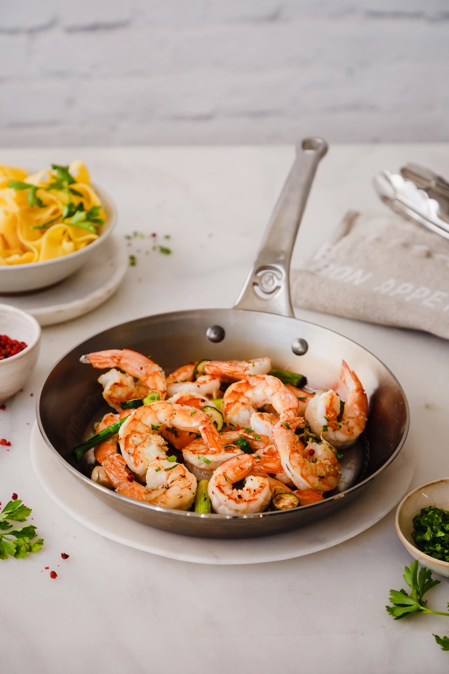 Mineral B Pro Eisenbratpfanne D24cm Induktion in Silber präsentiert im Onlineshop von KAQTU Design AG. Bratpfanne ist von de Buyer