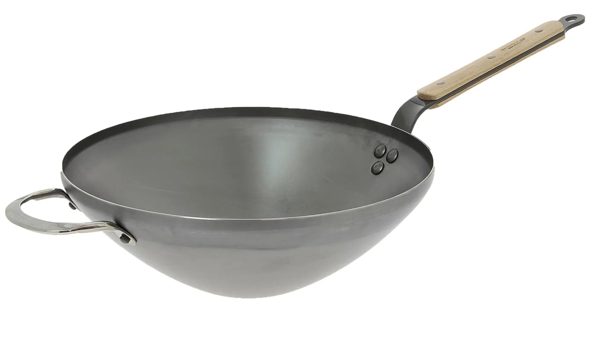 Der Wok Mineral B Bois Ø 32cm von de Buyer: Perfekte Wärmeleitung, ideal für asiatische Gerichte, mit kühlem Holzgriff. Robust und vielseitig.