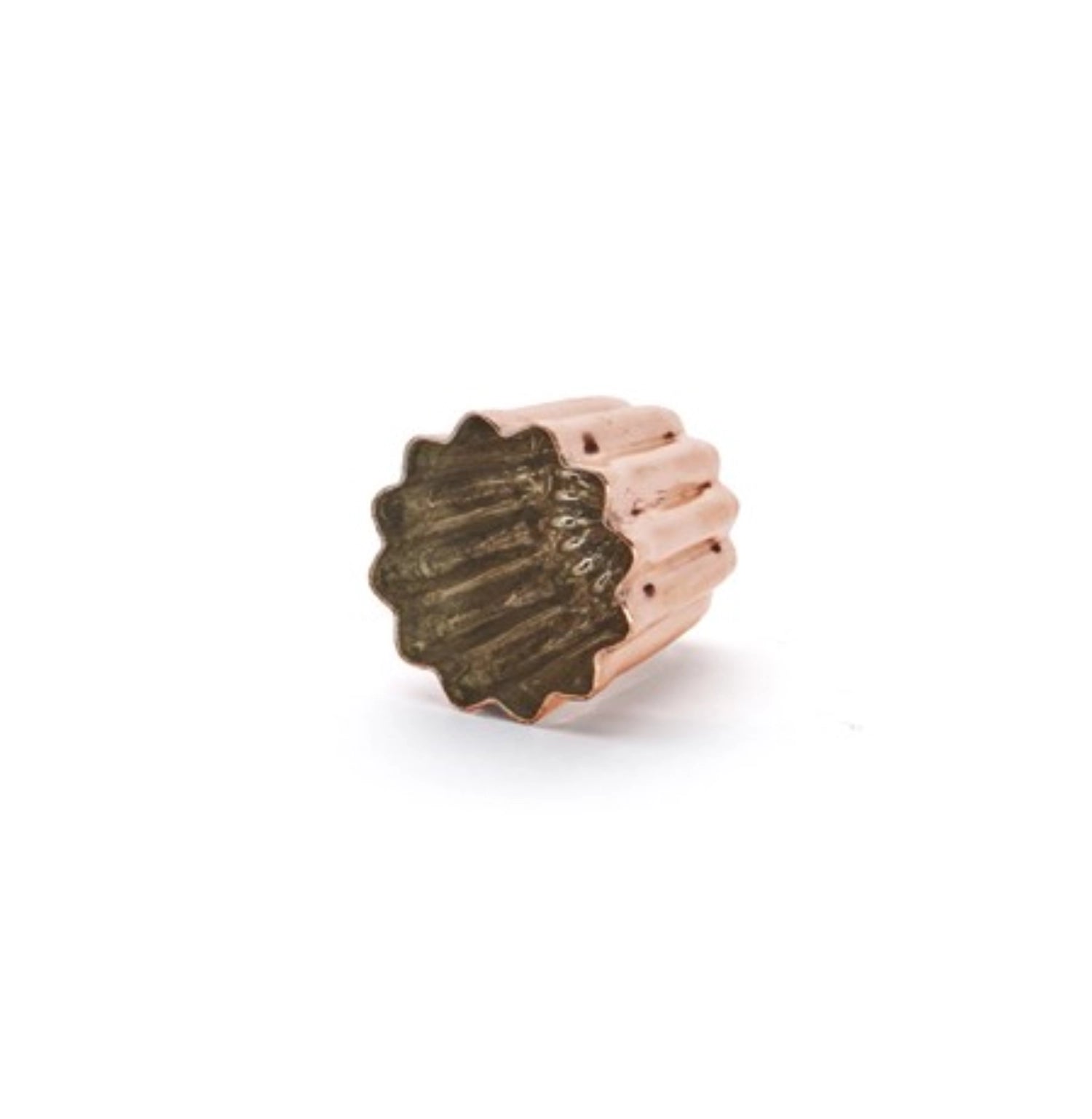 Elegante Cannelés Backform aus Kupfer, Ø 4,5 cm, H: 4,4 cm. Perfekt für die Zubereitung von köstlichen, goldbraunen Cannelés.