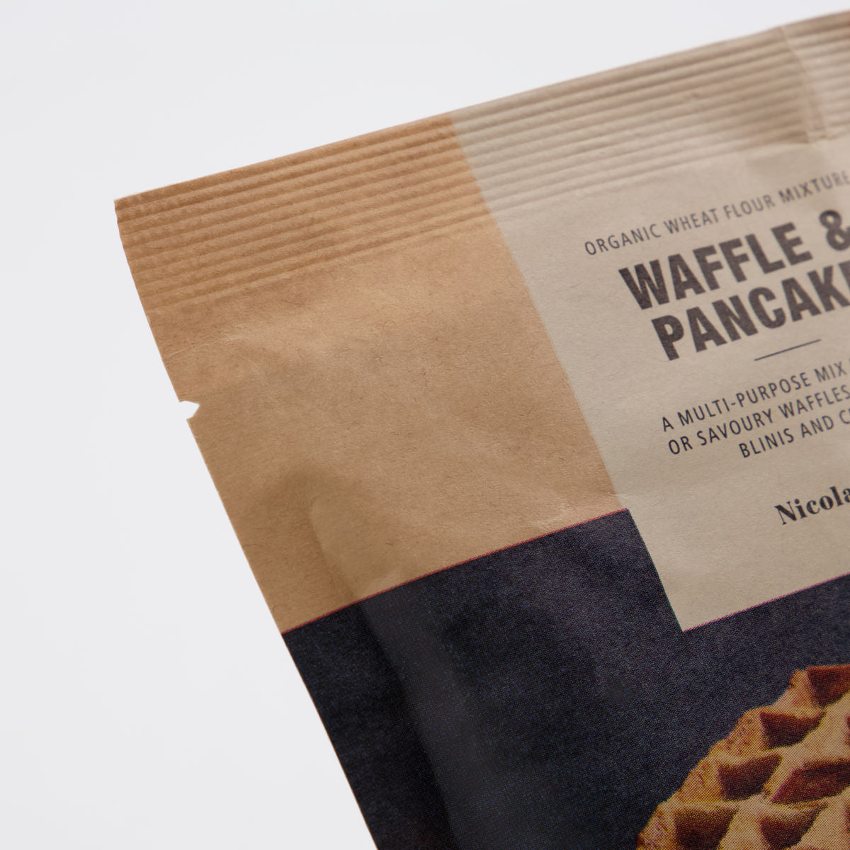 Organic waffle und pancake mix in Natur präsentiert im Onlineshop von KAQTU Design AG. Lebensmittel ist von Nicolas Vahé