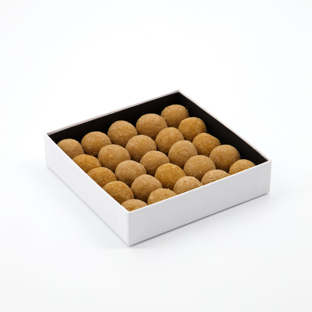 Chocolate coated liquorice, Salz Karamel in  präsentiert im Onlineshop von KAQTU Design AG. Lebensmittel ist von Nicolas Vahé