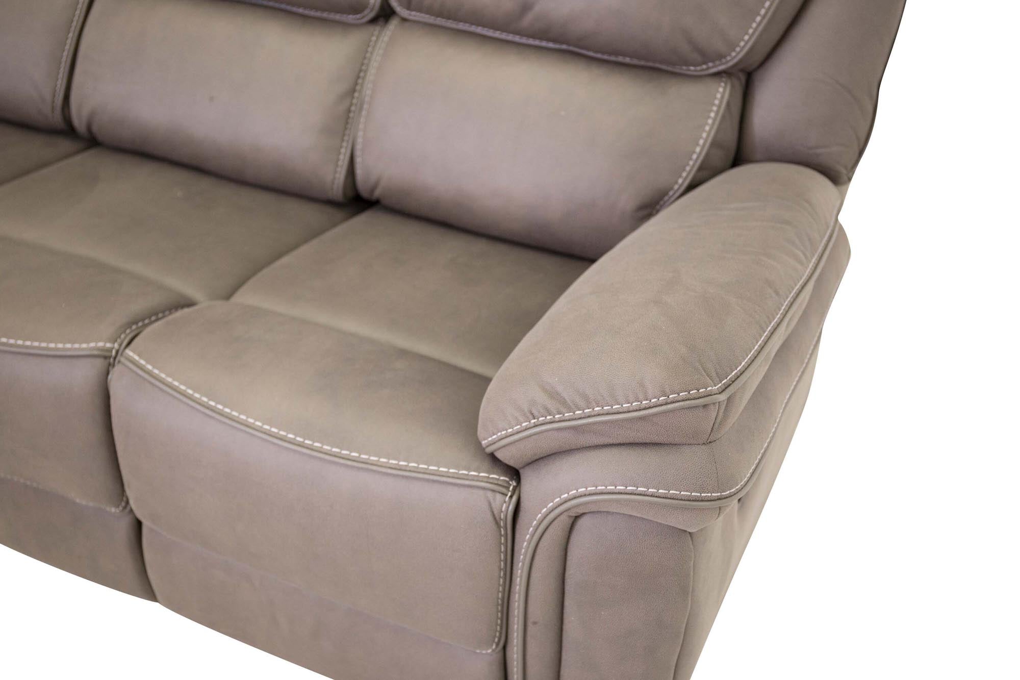 Entdecken Sie das stilvolle Saranda Sofa von Venture Home: Luxuriöse Mikrofaser, geradliniges Design und optimaler Komfort für Ihr Wohnzimmer.