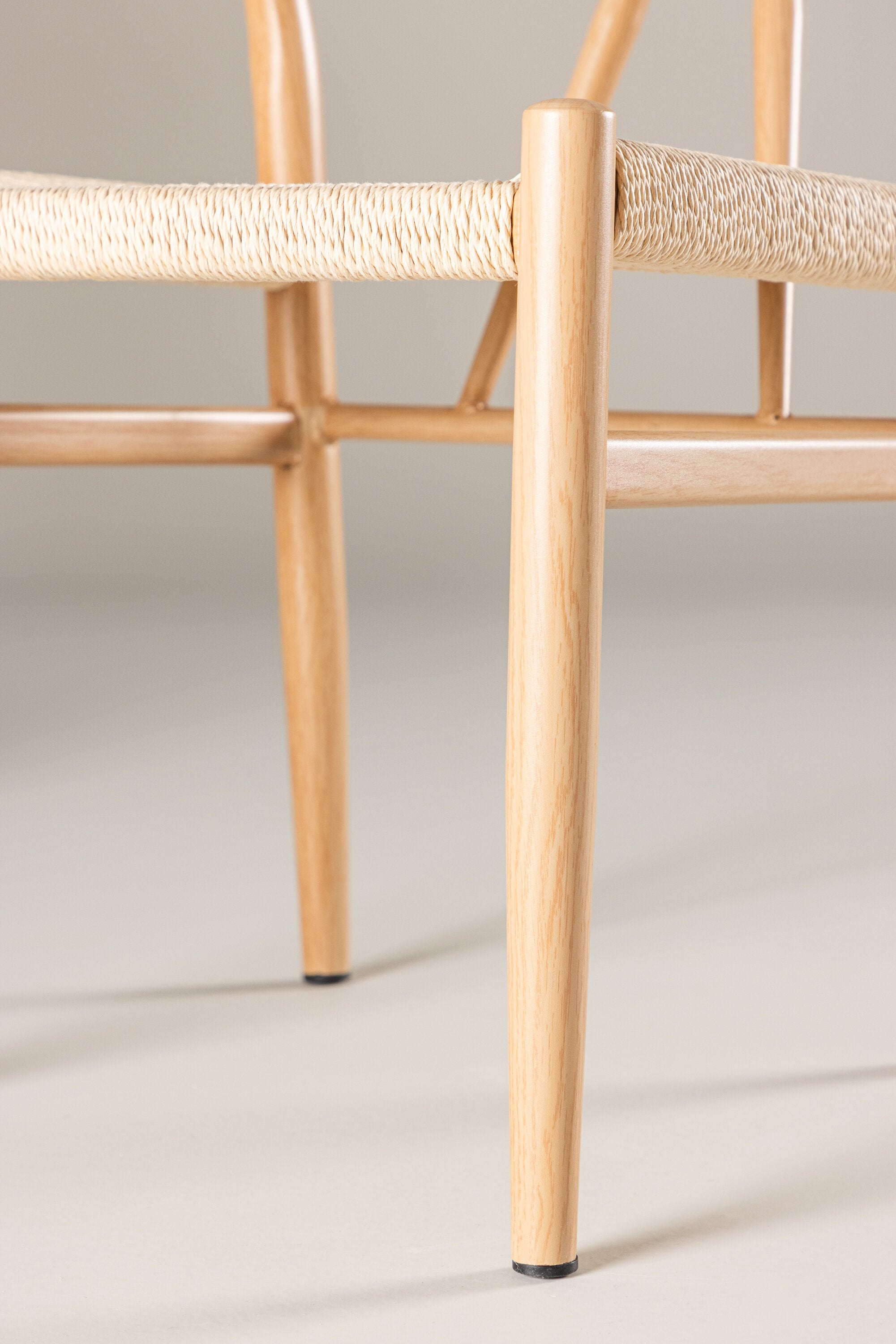 Alfons Esszimmerstuhl in Natur präsentiert im Onlineshop von KAQTU Design AG. Schalenstuhl mit Armlehne ist von Venture Home
