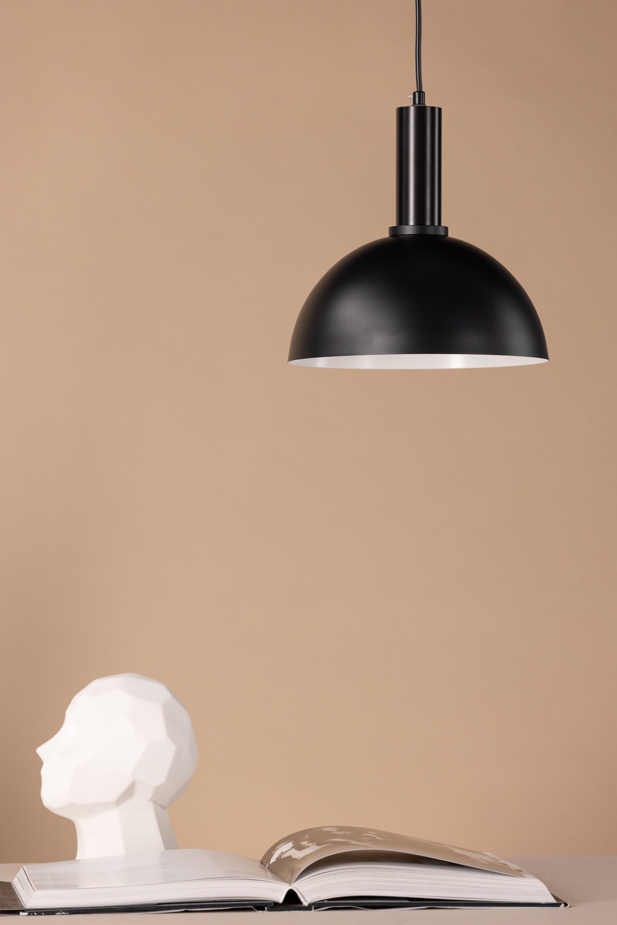 Narbonne Pendelleuchte in Schwarz präsentiert im Onlineshop von KAQTU Design AG. Pendelleuchte ist von Venture Home
