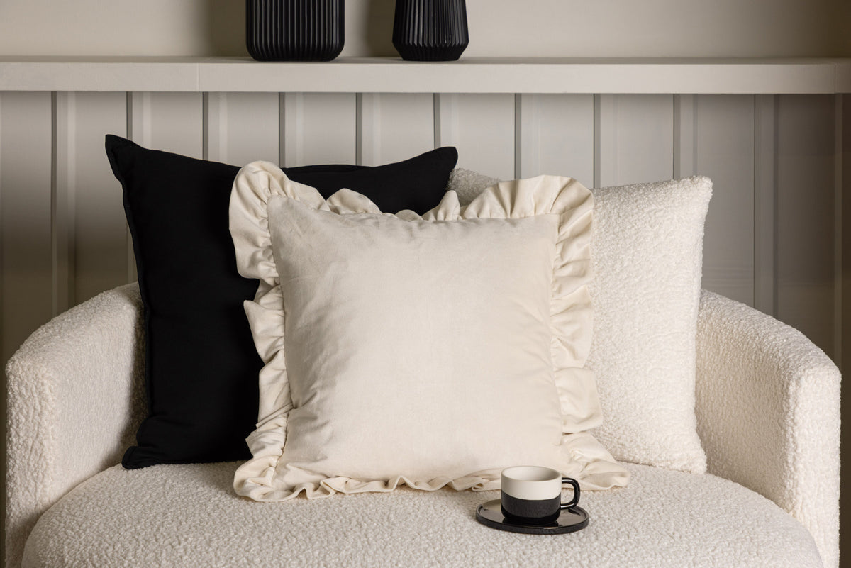 Hailey Kissenbezug in Weiss präsentiert im Onlineshop von KAQTU Design AG. Deko Kissenbezug ist von Venture Home