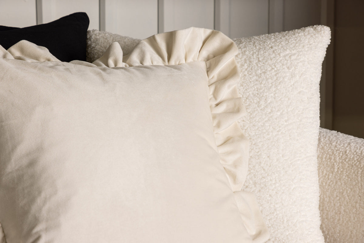 Hailey Kissenbezug in Weiss präsentiert im Onlineshop von KAQTU Design AG. Deko Kissenbezug ist von Venture Home