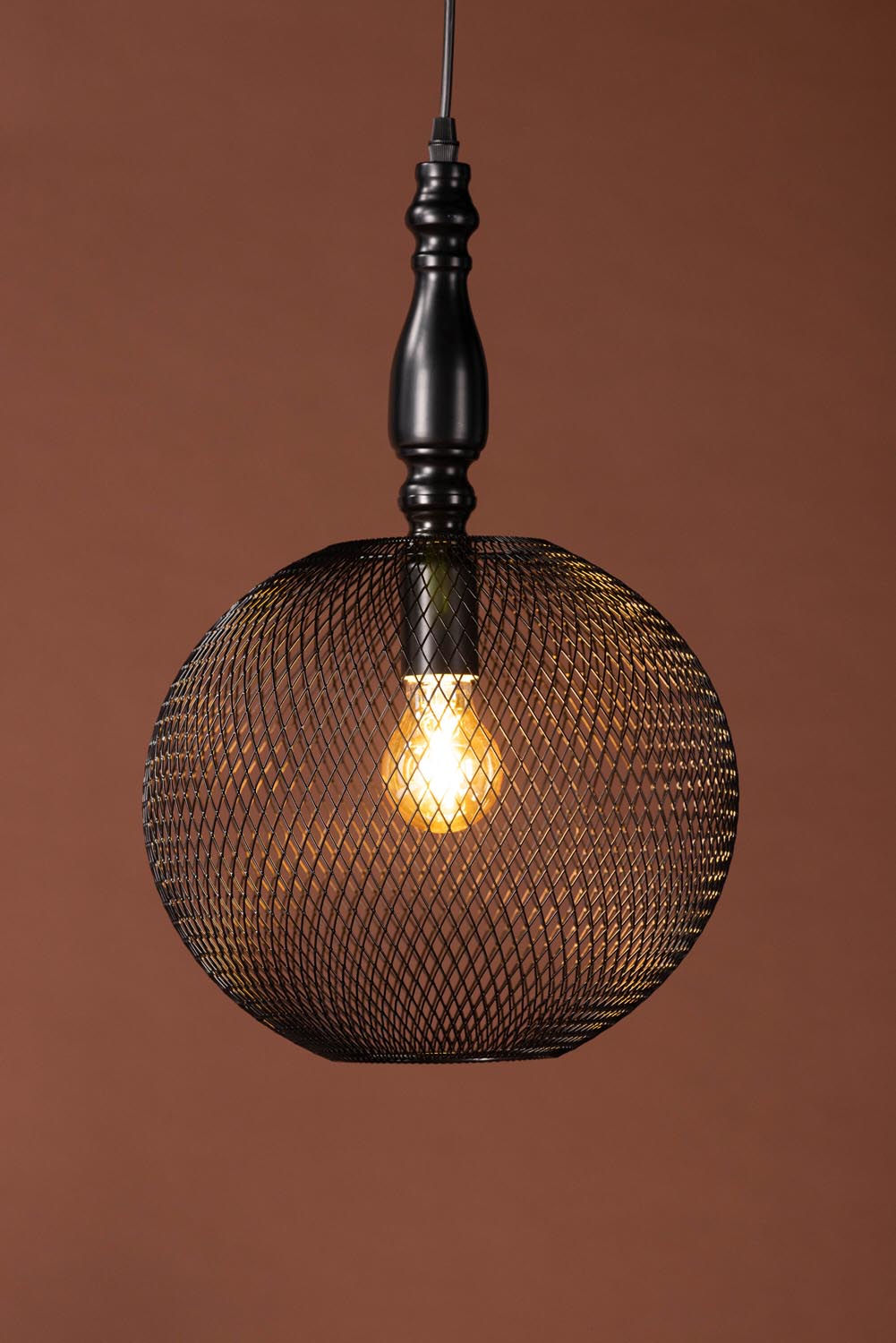 Valence Pendelleuchte in Schwarz präsentiert im Onlineshop von KAQTU Design AG. Pendelleuchte ist von Venture Home