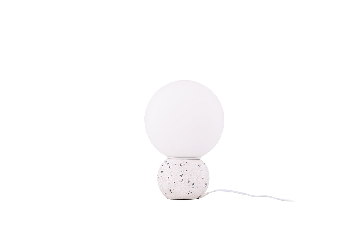 Metz Tischleuchte in Weiss präsentiert im Onlineshop von KAQTU Design AG. Tischleuchte ist von Venture Home