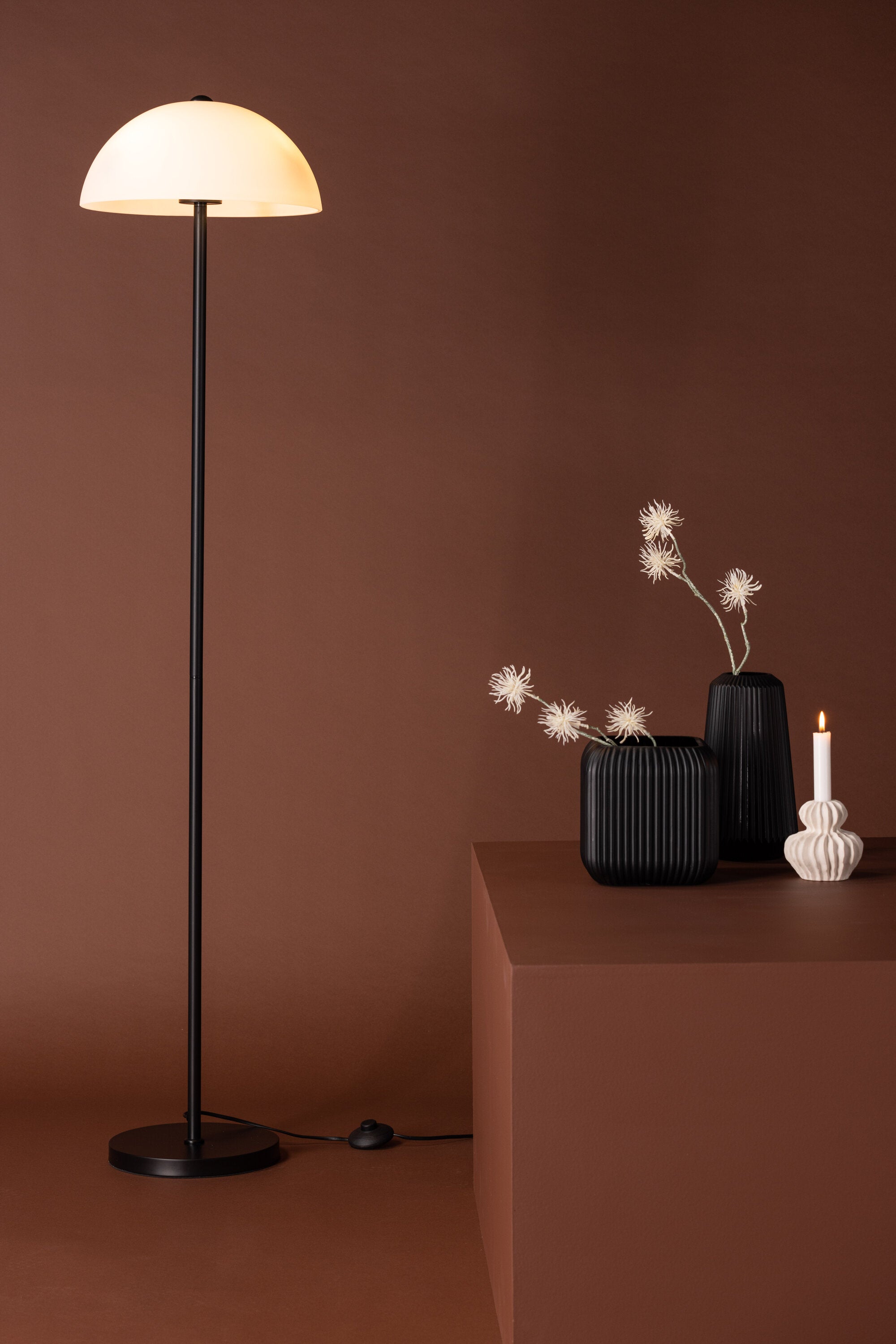 Ferrand Stehleuchte in Weiss präsentiert im Onlineshop von KAQTU Design AG. Stehleuchte ist von Venture Home