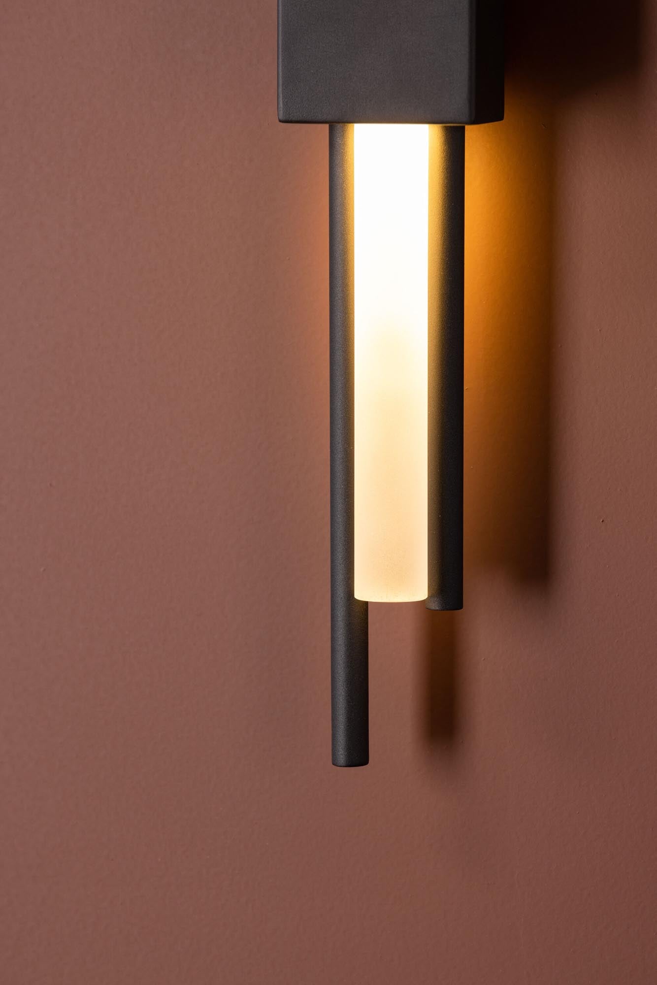 Clermont Wandleuchte in Schwarz präsentiert im Onlineshop von KAQTU Design AG. Wandleuchte ist von Venture Home