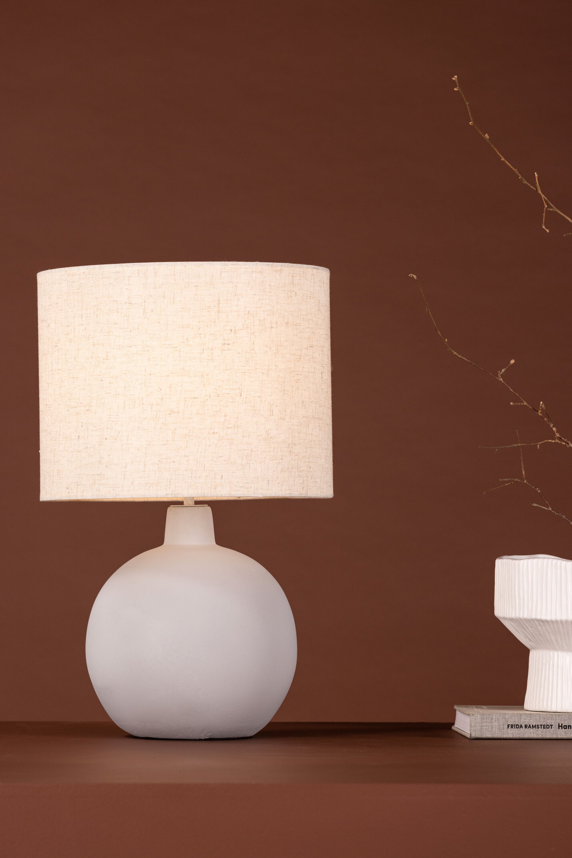 Torcello Tischleuchte in Grau präsentiert im Onlineshop von KAQTU Design AG. Tischleuchte ist von Venture Home