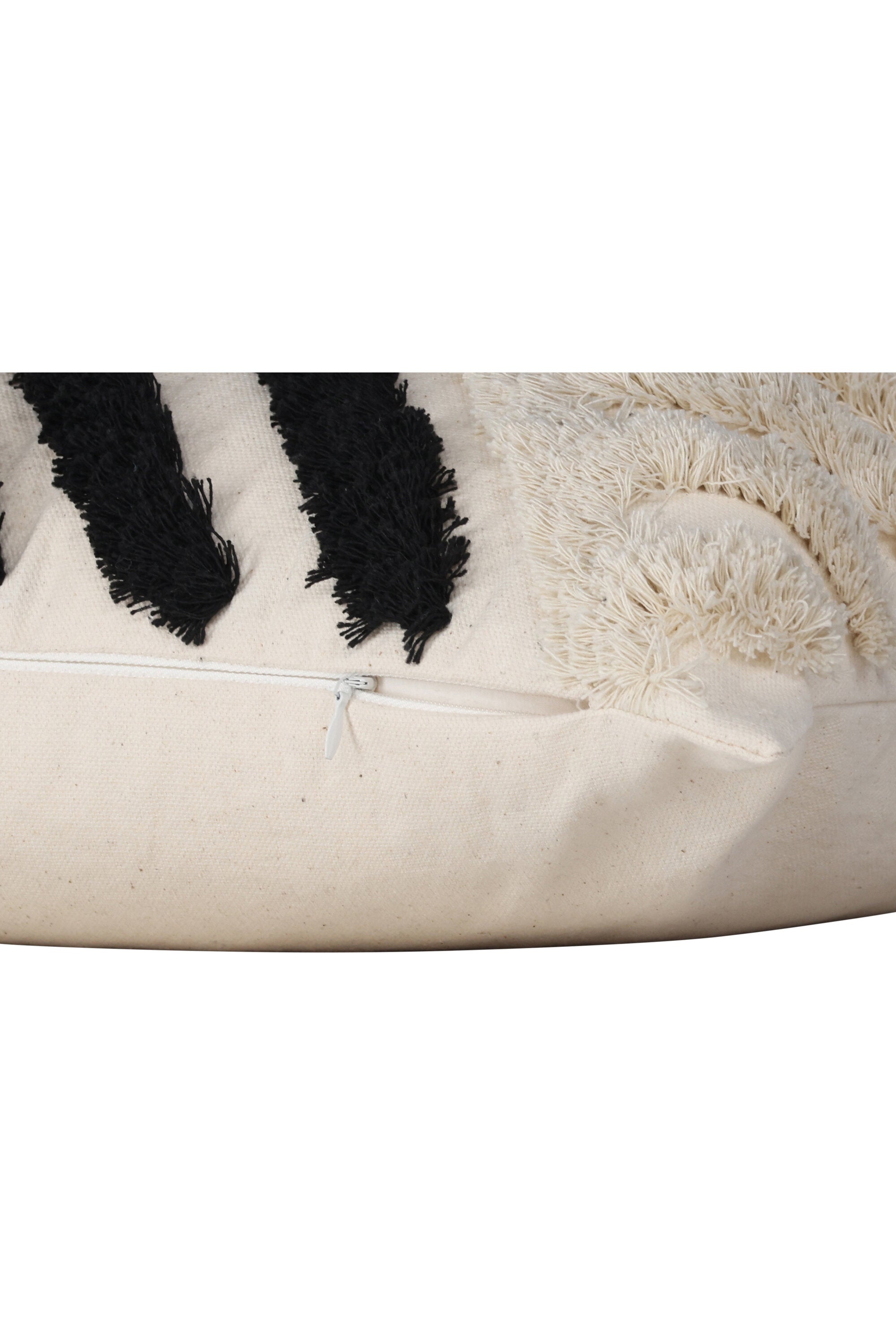 Zara Kissenbezug in Weiss präsentiert im Onlineshop von KAQTU Design AG. Deko Kissenbezug ist von Venture Home
