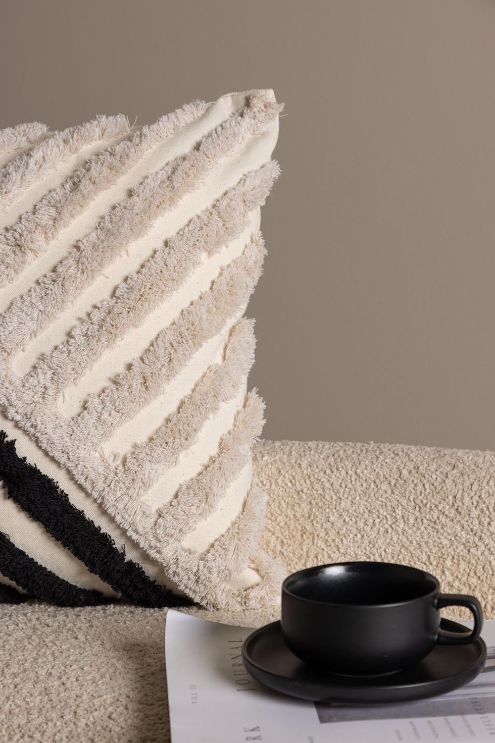 Zara Kissenbezug in Weiss präsentiert im Onlineshop von KAQTU Design AG. Deko Kissenbezug ist von Venture Home