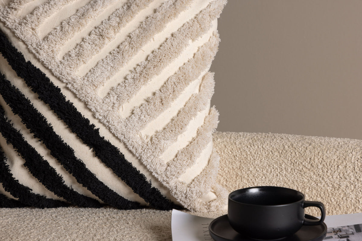 Zara Kissenbezug in Weiss präsentiert im Onlineshop von KAQTU Design AG. Deko Kissenbezug ist von Venture Home