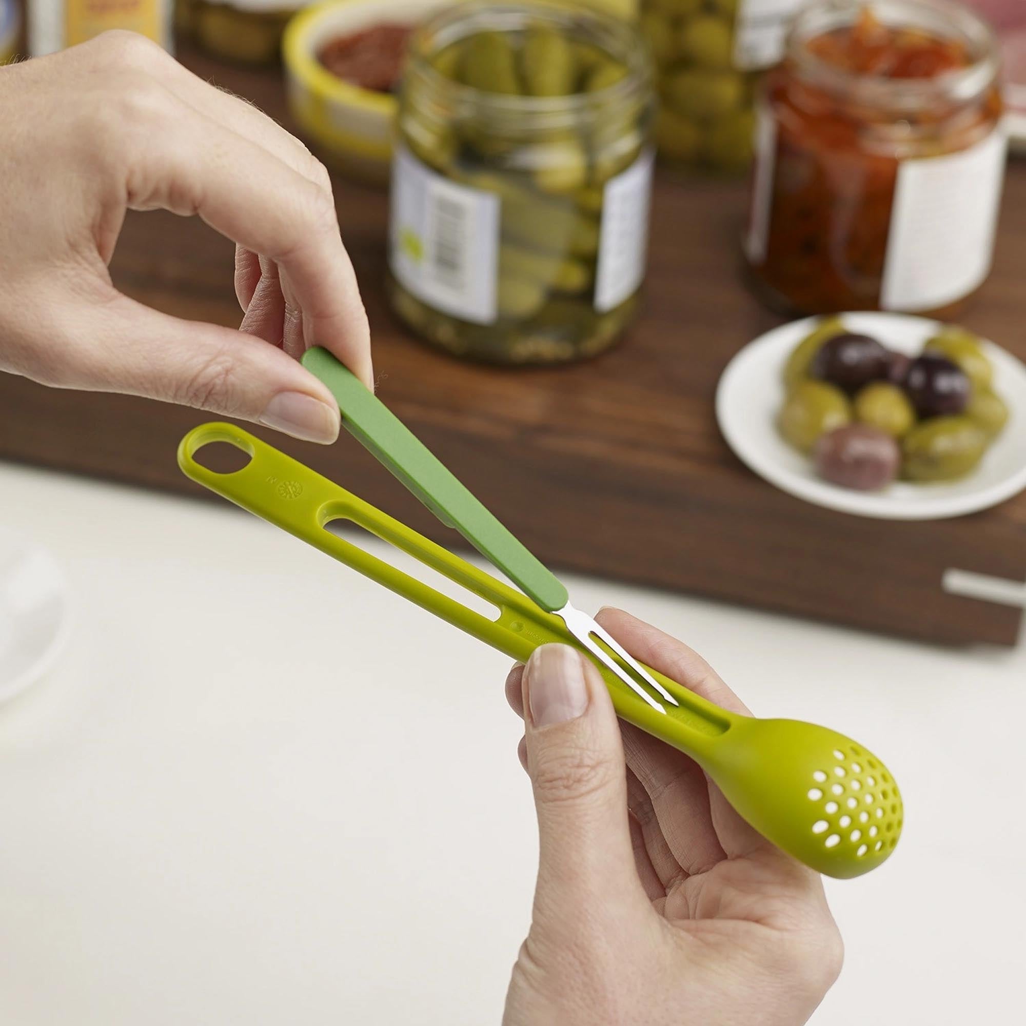 Entdecken Sie das grüne Scoop Pick Löffel-Gabel Set von Joseph Joseph – stilvoll, langlebig und ideal für Snacks und kleine Speisen!