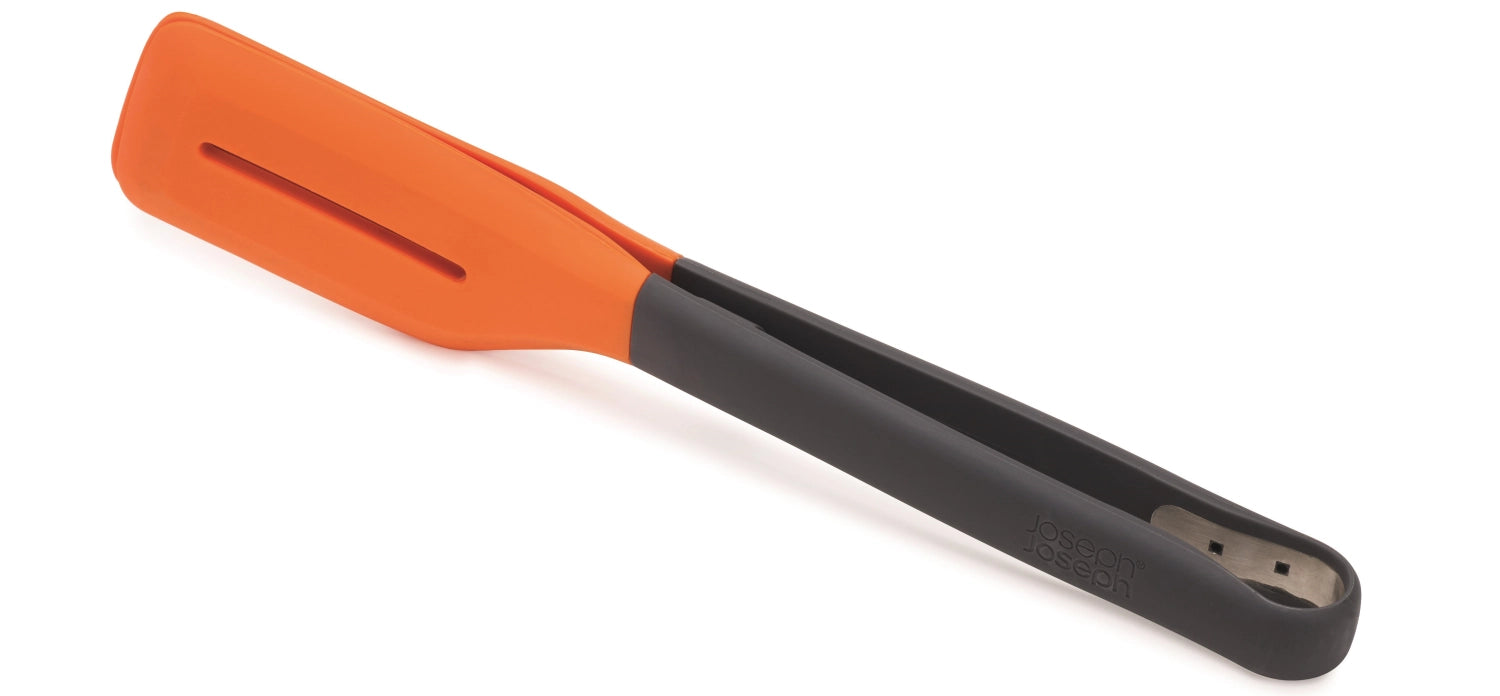 Moderne Omni Pivot Wandleuchte von Umage in stilvollem Design, ideal für stimmungsvolle Beleuchtung in jedem Raum.