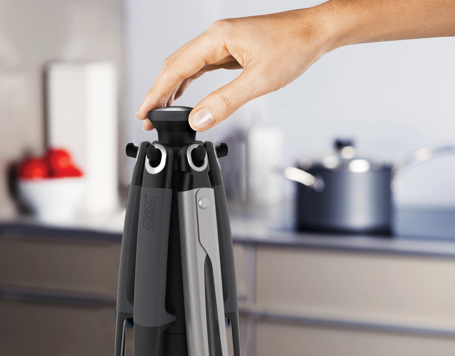 Elevate Karussell Geschenkset von Joseph Joseph, 7-teiliges Kochlöffelset in Schwarz, ideal für kreative Küchen und stilvolles Kochen.