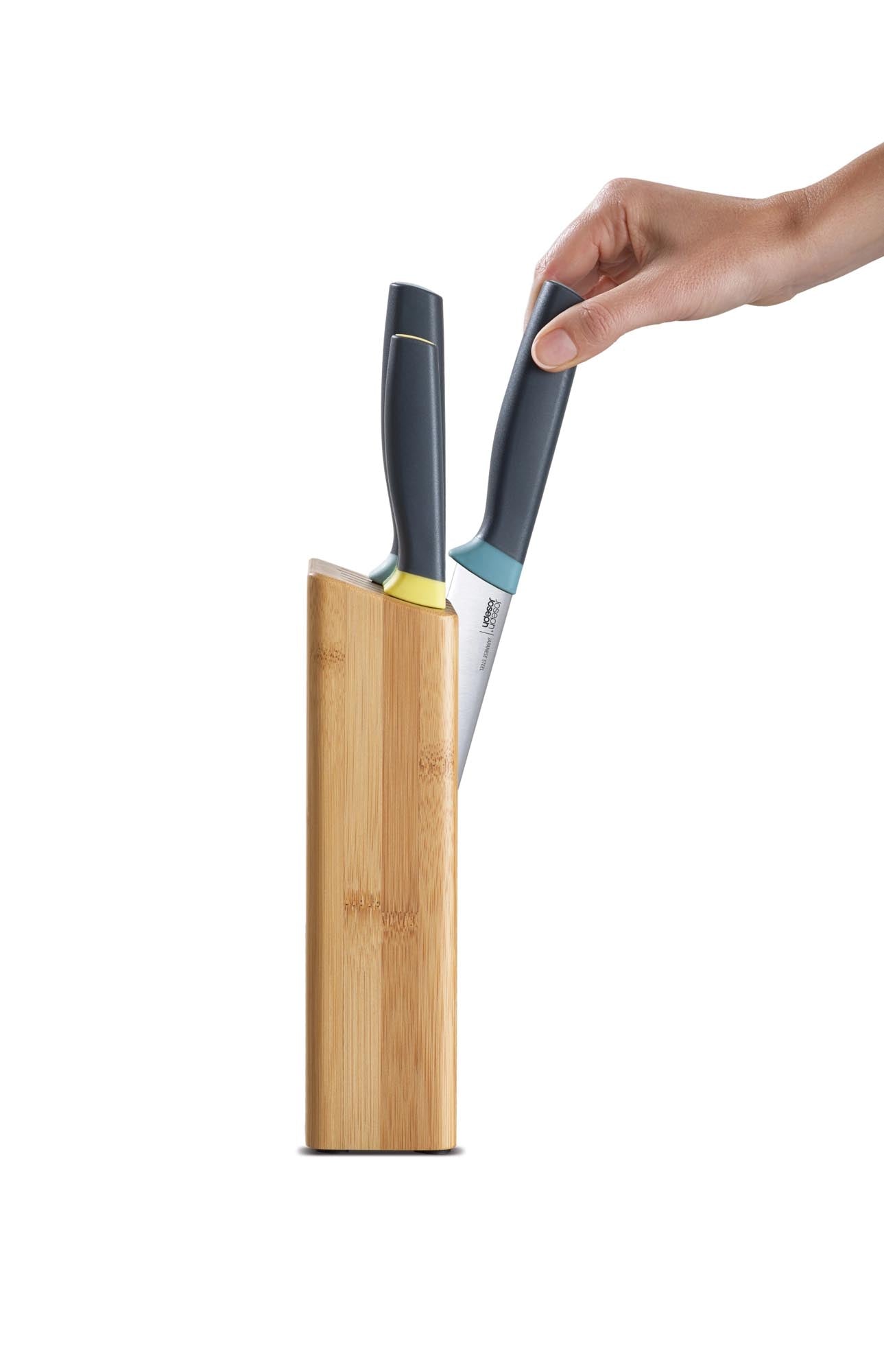 Praktischer 5-teiliges Elevate Messerblock von Joseph Joseph aus Bambus. Innovatives Design für sicheren Zugriff auf Ihre Küchenmesser.