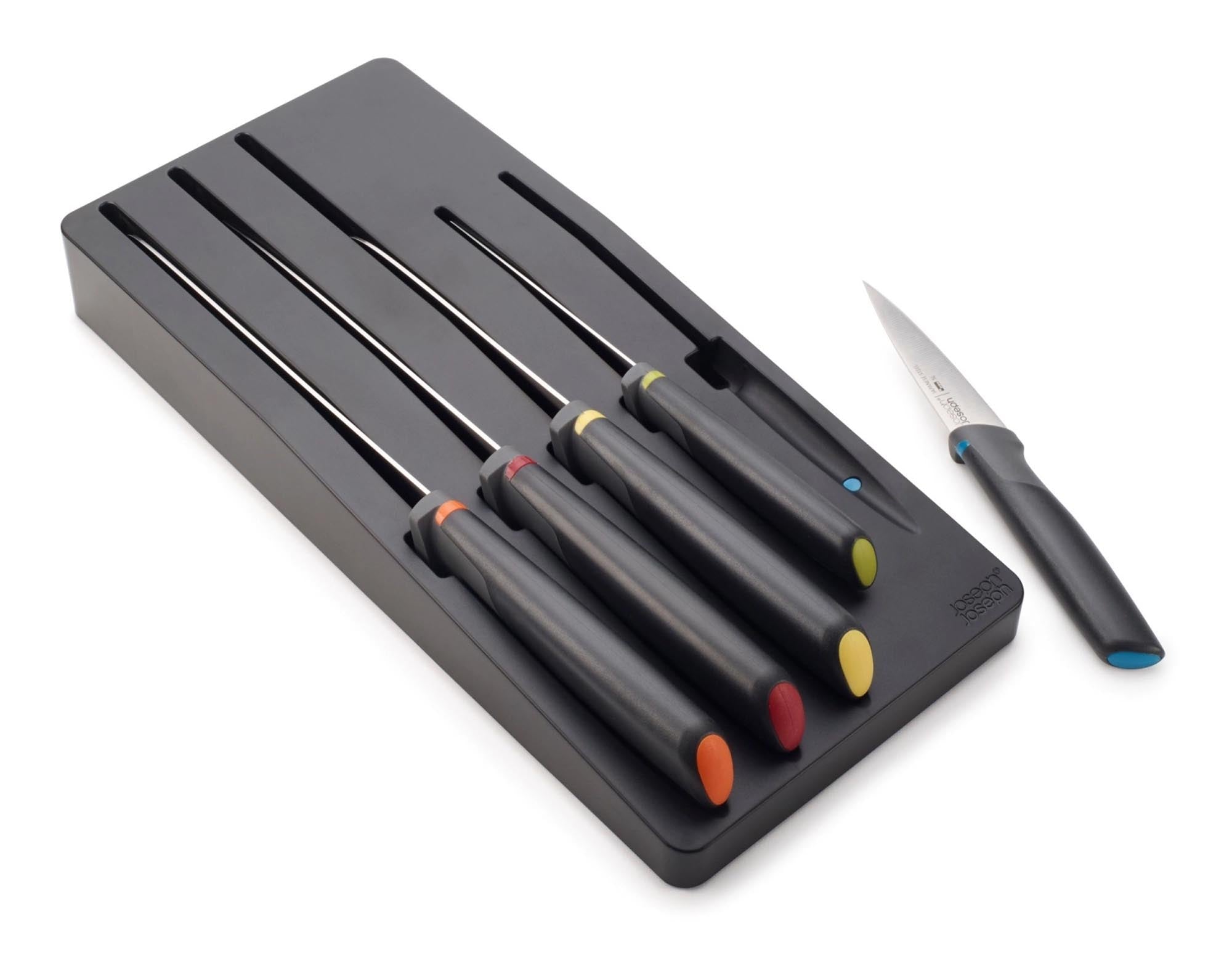 Erleben Sie das 5tlg. MesserSet von Joseph Joseph: Hochwertige Edelstahlmesser, sicher verstaut, ergonomisch gestaltet für müheloses Schneiden.