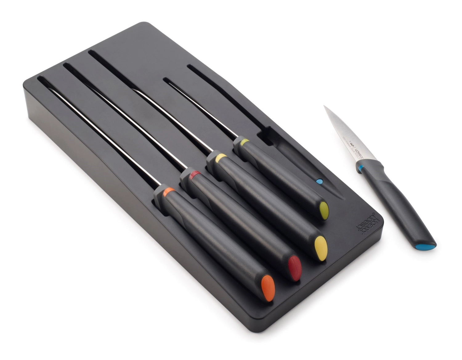 Elegantes 5-teiliges Messer-Set von Joseph Joseph, perfekt für präzises Schneiden und platzsparende Aufbewahrung in modernen Küchen.