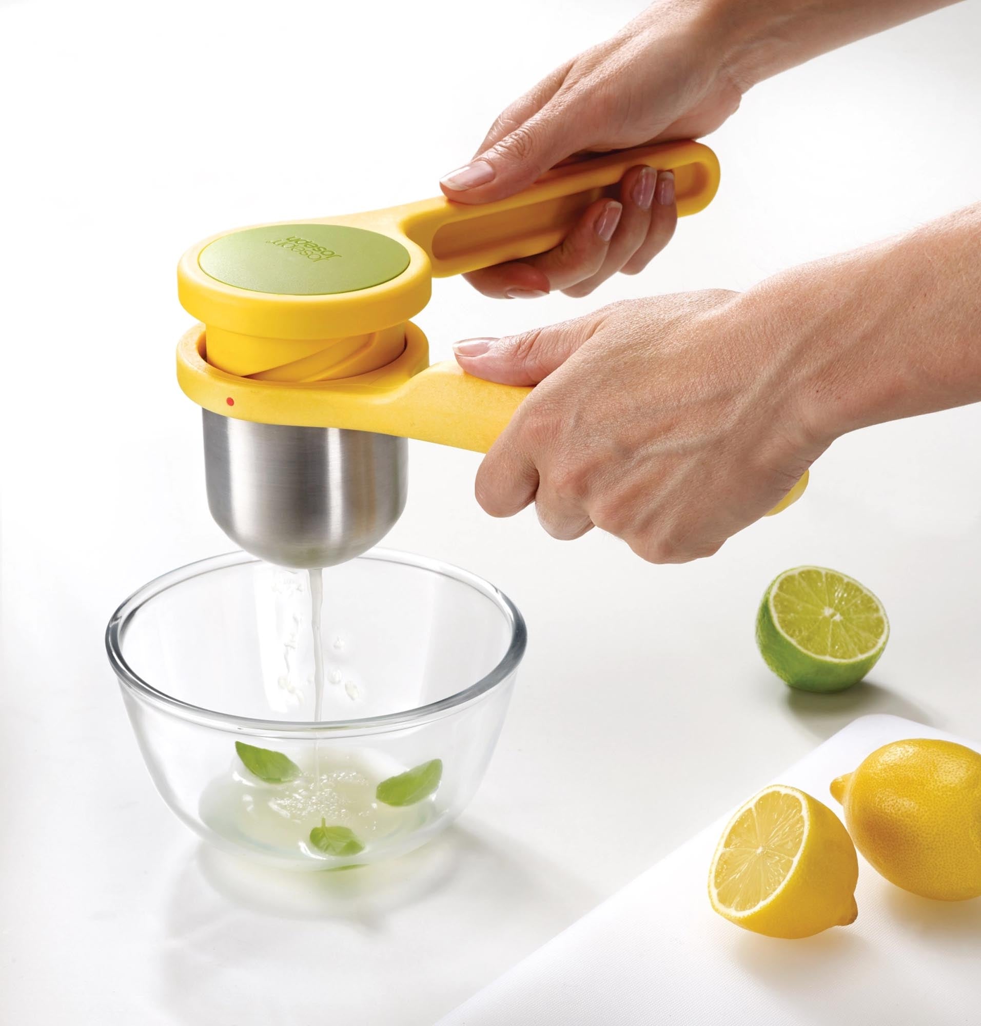 Effiziente Helix Zitronenpresse von Joseph Joseph für frischen Saft.