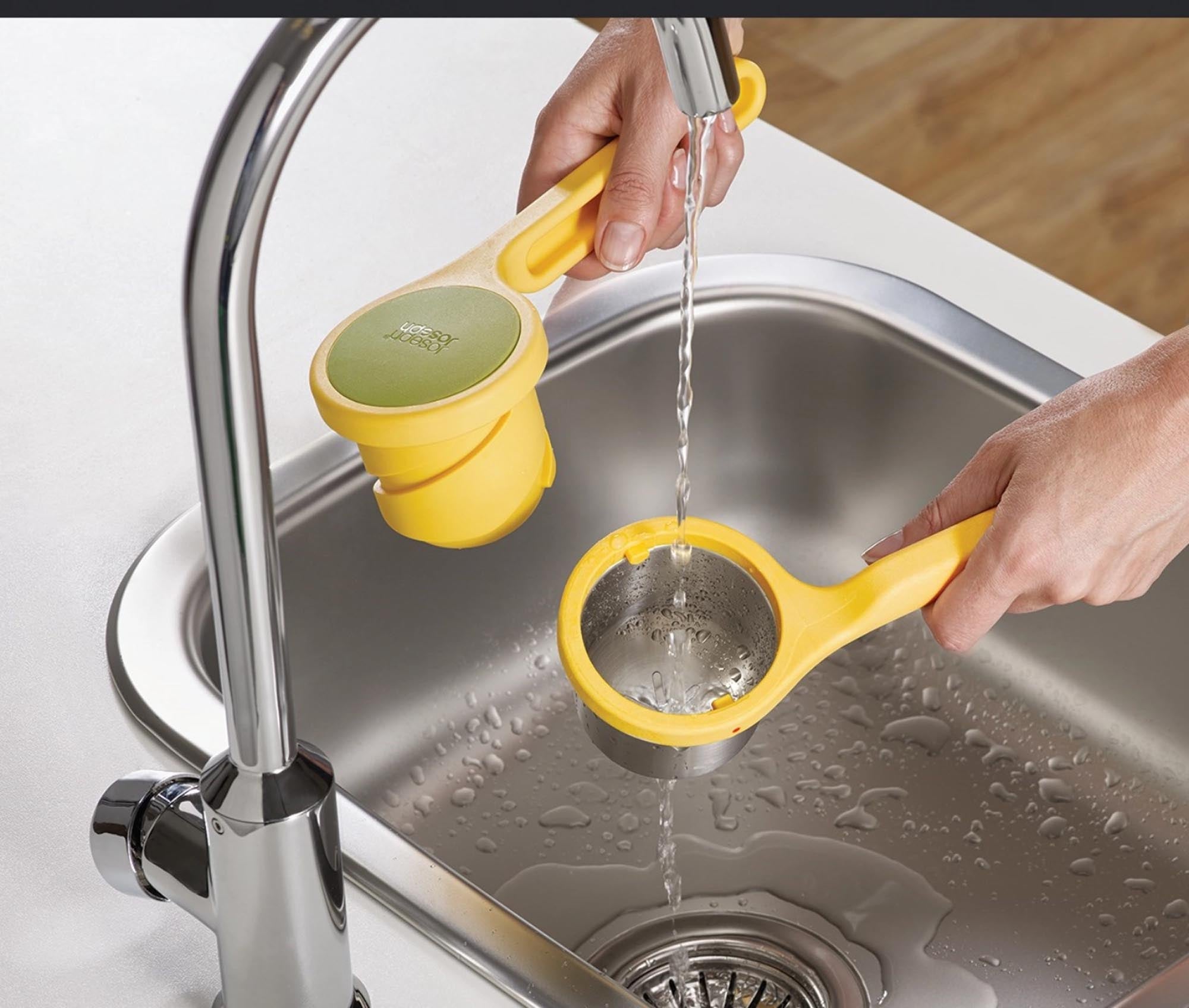 Die Helix Zitronenpresse von Joseph Joseph überzeugt durch innovative Technik und ergonomisches Design, perfekt für frischen Zitronensaft.
