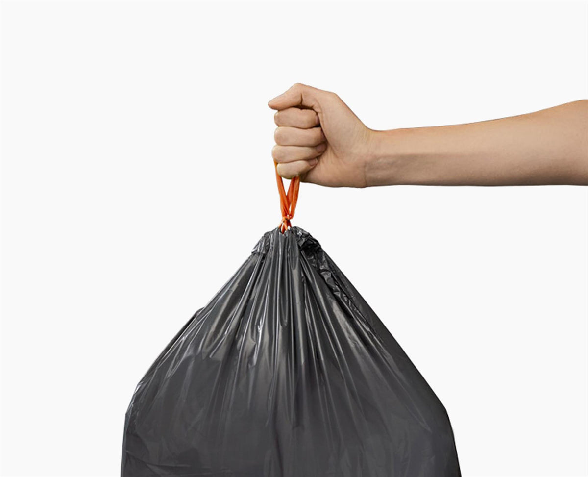 IW4 40 L Eco Müllbeutel Recycelte Müllbeutel 20erPack in Silber präsentiert im Onlineshop von KAQTU Design AG. Mülleimer ist von Joseph Joseph