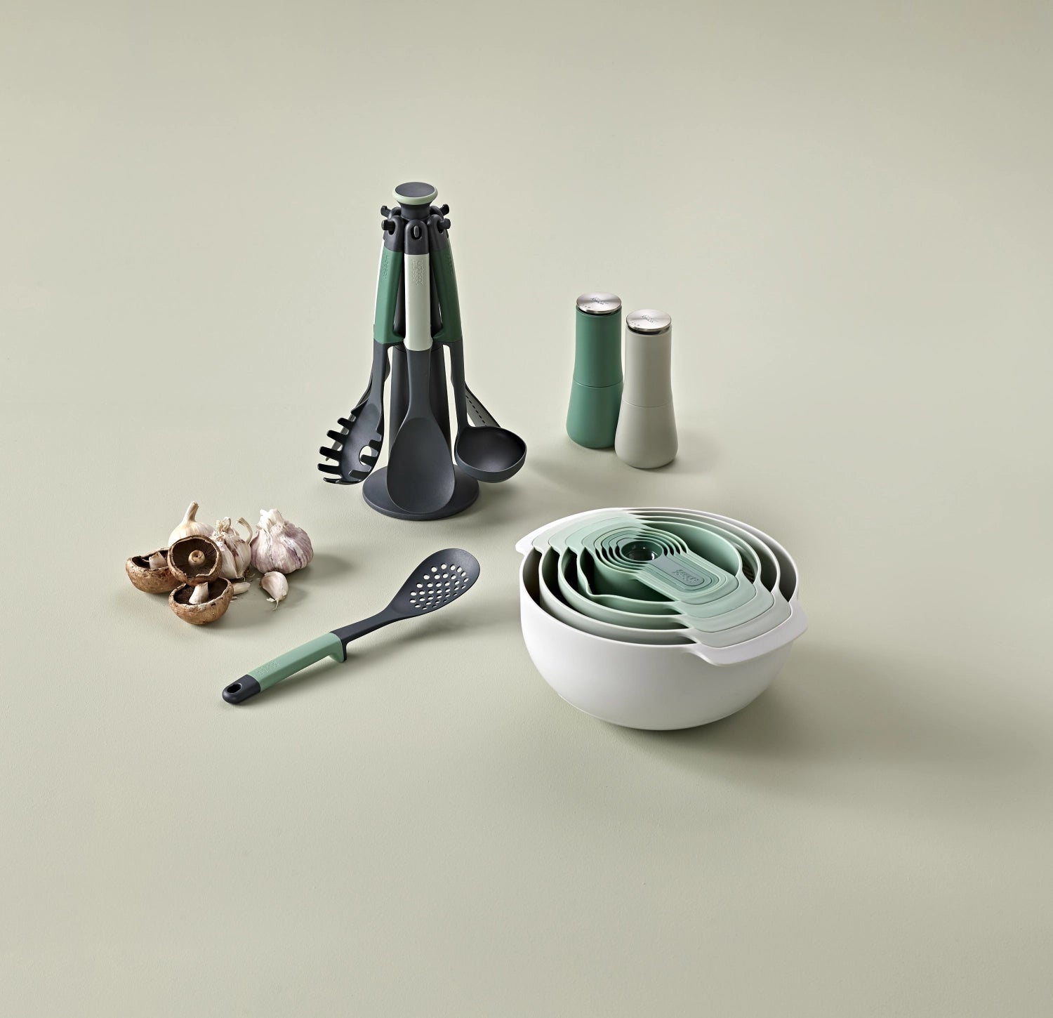 Vielseitiges 9-teiliges Messlöffelset Nest Plus von Joseph Joseph, farbenfroh und platzsparend, perfekt für alle Kochbedürfnisse.
