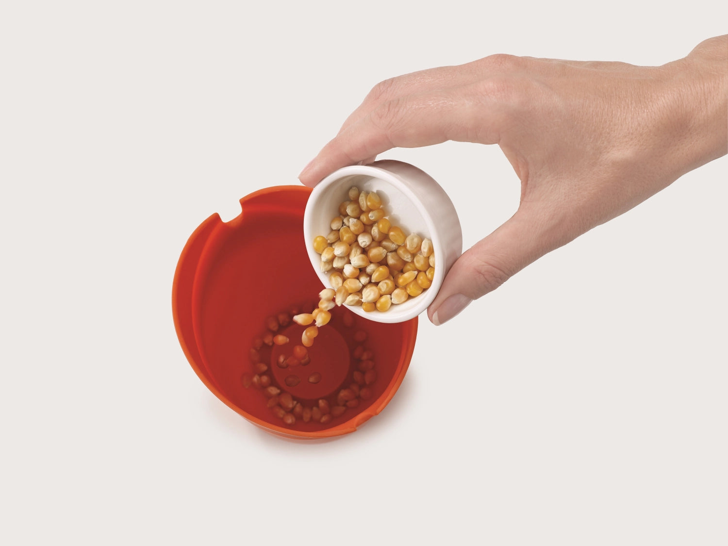 M-Cuisine Popcorn Maker von Joseph Joseph, 2 Stück, kompakt (11x14.9x10 cm), ideal für frisches Popcorn zu Hause, perfekt für Filmabende.