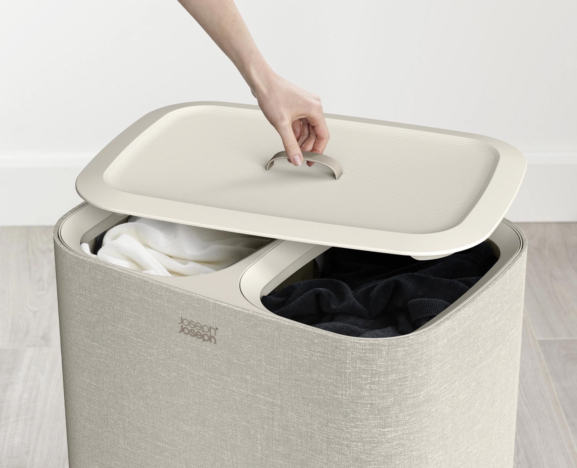 Stylischer 90L Wäschekorb in Ecru von Joseph Joseph. Robustes Material, ergonomische Griffe und optimale Belüftung für hygienische Aufbewahrung.