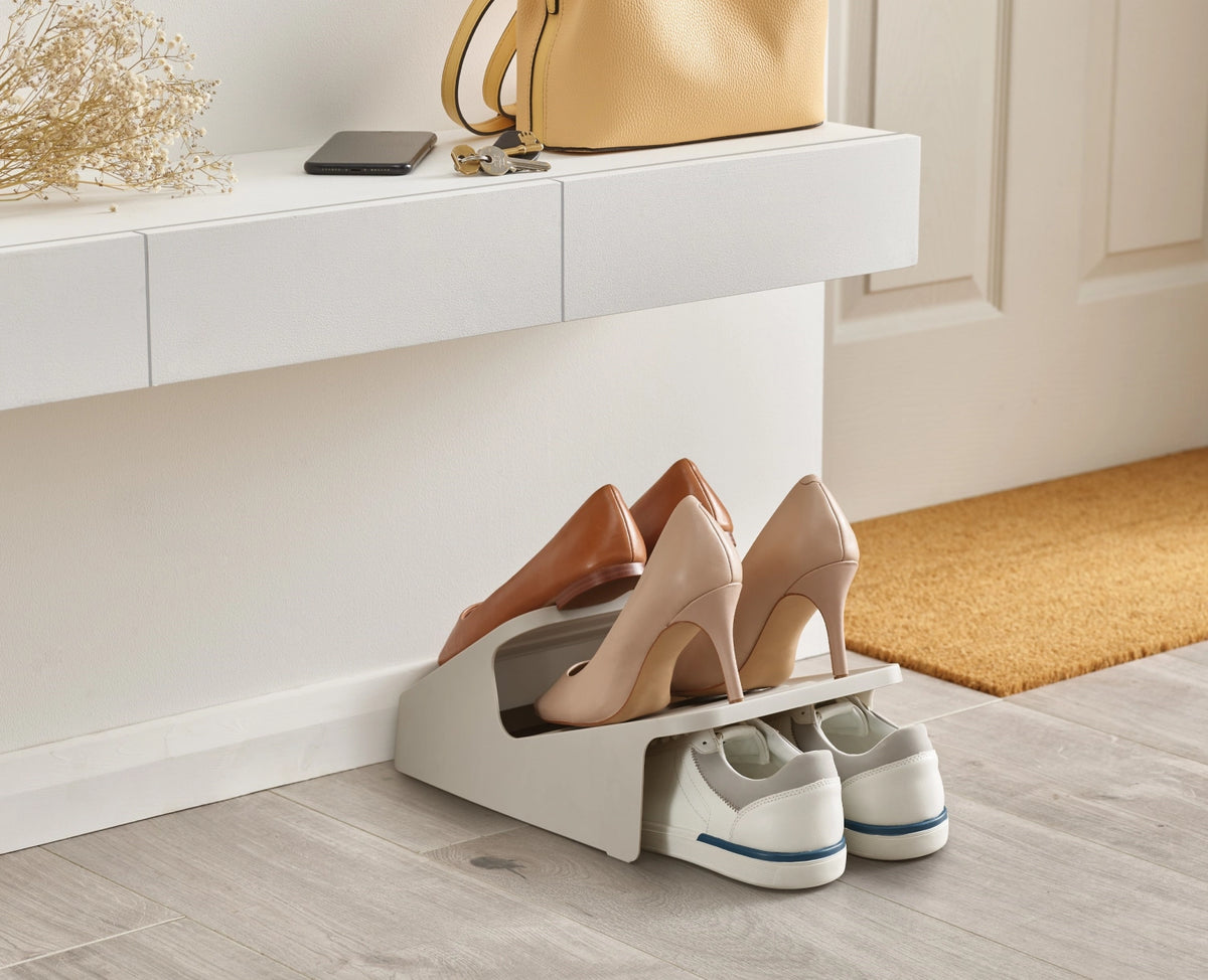 Shoe-In Schuhgestell kompakt ecru in Beige präsentiert im Onlineshop von KAQTU Design AG. Schuhregal ist von Joseph Joseph