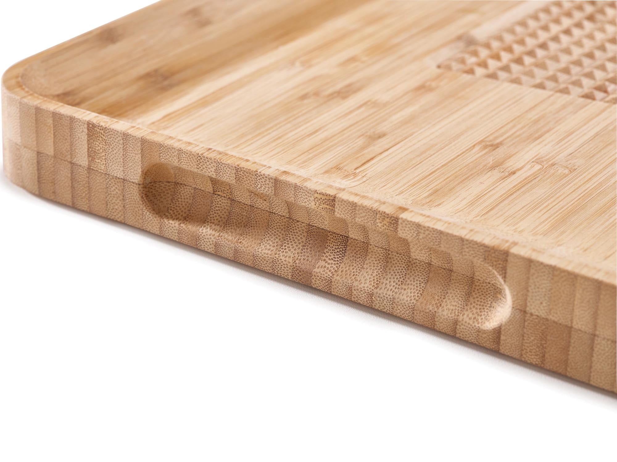 Hochwertiges Cut Carve Bamboo Schneidebrett von Joseph Joseph, 40x30x3.5cm, ideal für alle Schneidarbeiten in der modernen Küche.