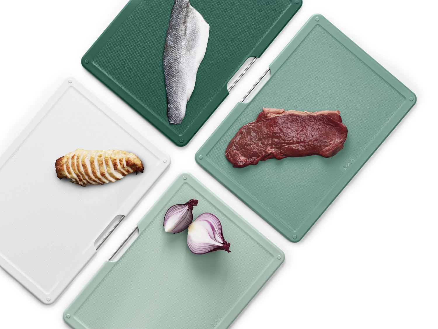 Praktisches 4-teiliges Schneidebrett-Set in stilvollem Salbeigrün von Joseph Joseph, perfekt für vielseitige Küchenanwendungen und ansprechende Präsentation.