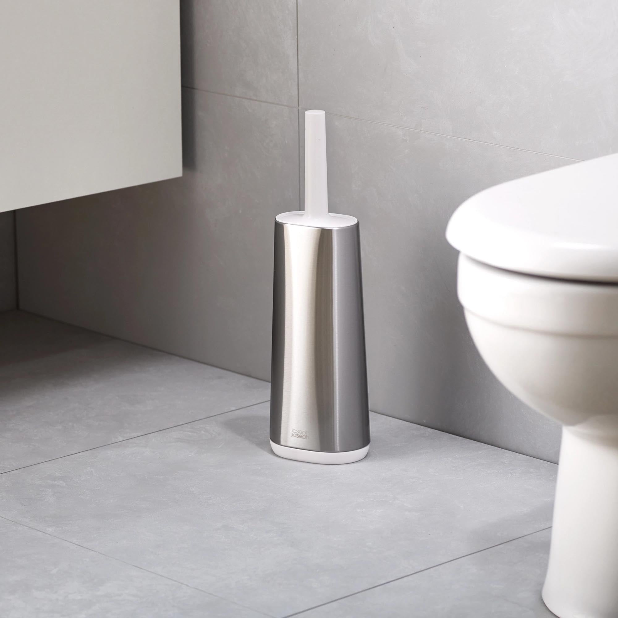 Elegante, platzsparende Toilettenbürste in Weiss-Grau von Joseph Joseph. Hochwertig, langlebig und stilvoll für jedes Bad.