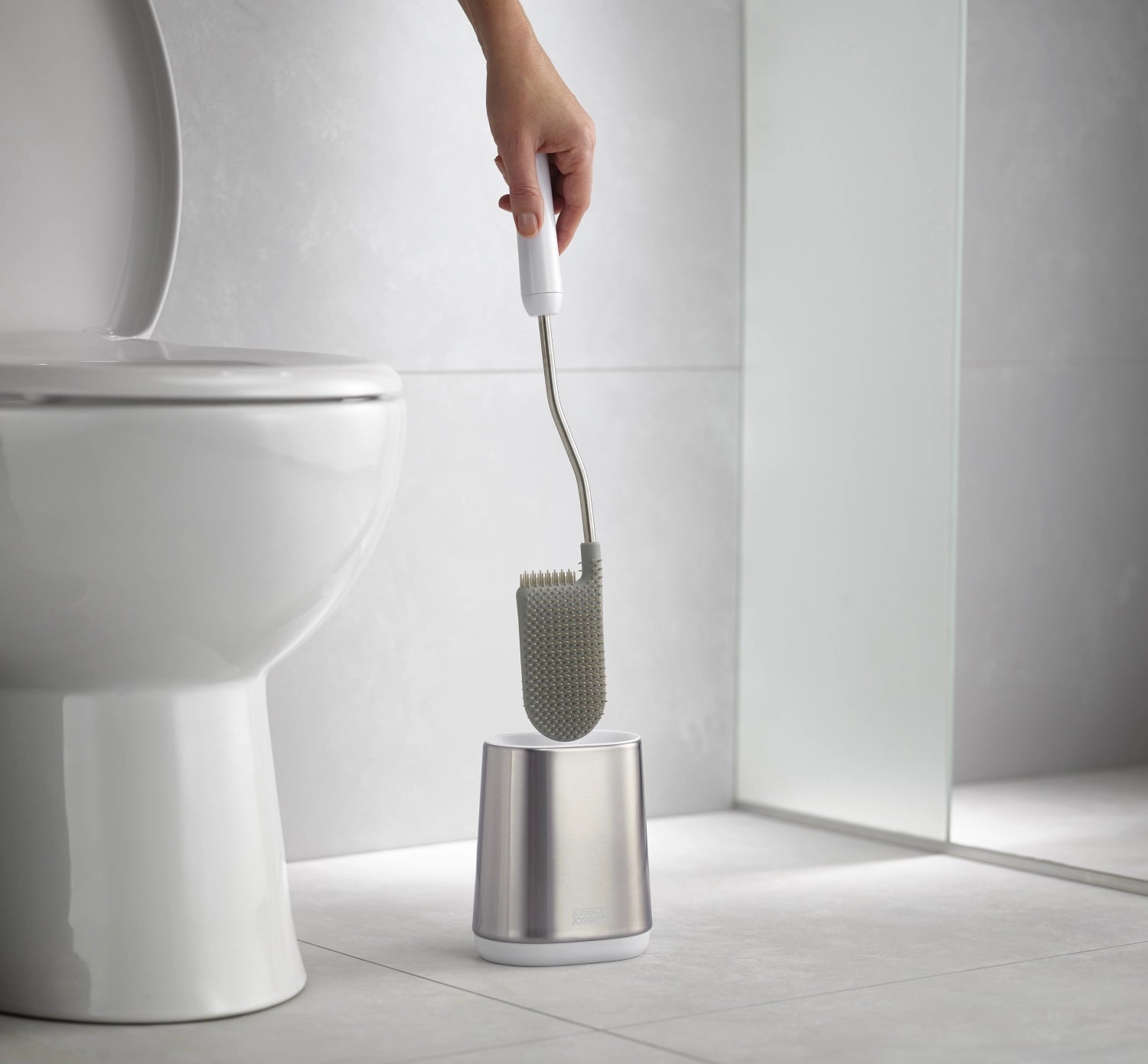 Flex Lite Edelstahl-WC-Bürste von Joseph Joseph, elegante und funktionale Toilettenbürste mit modernem Design, ideal für jedes Badezimmer.