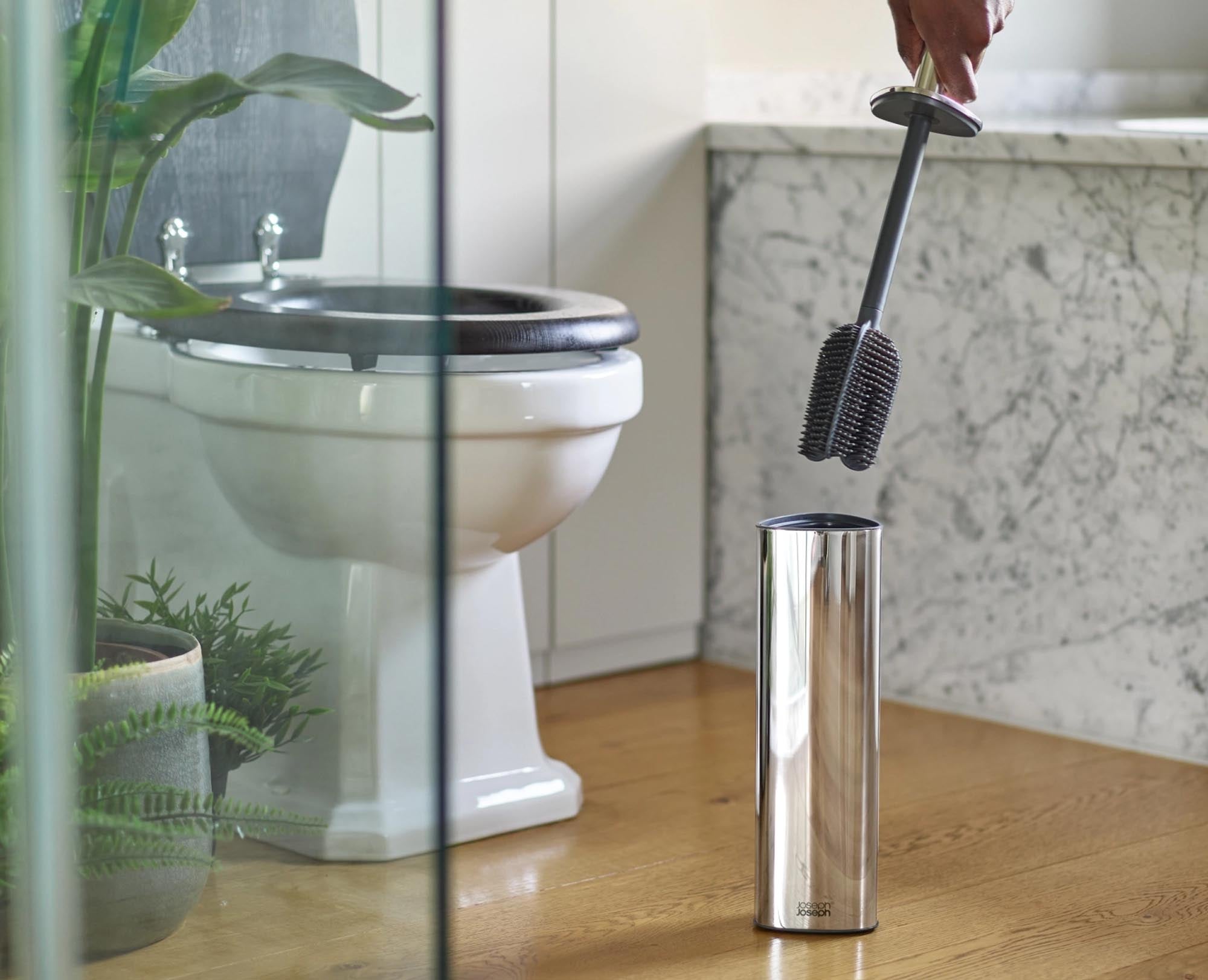 Elegante WC Bürste aus rostfreiem Edelstahl mit flexibler Reinigungstechnologie. Perfekt für hygienische Sauberkeit und modernes Badezimmerdesign.