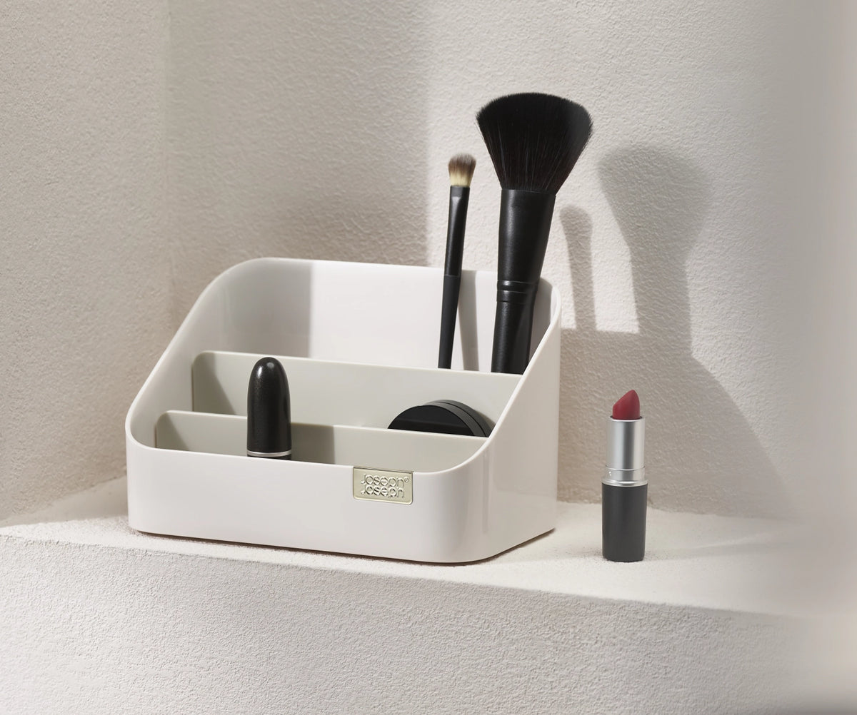 Viva gestufter Kosmetik-Organizer, 18x10.7x11cm in Beige präsentiert im Onlineshop von KAQTU Design AG. Pflege ist von Joseph Joseph