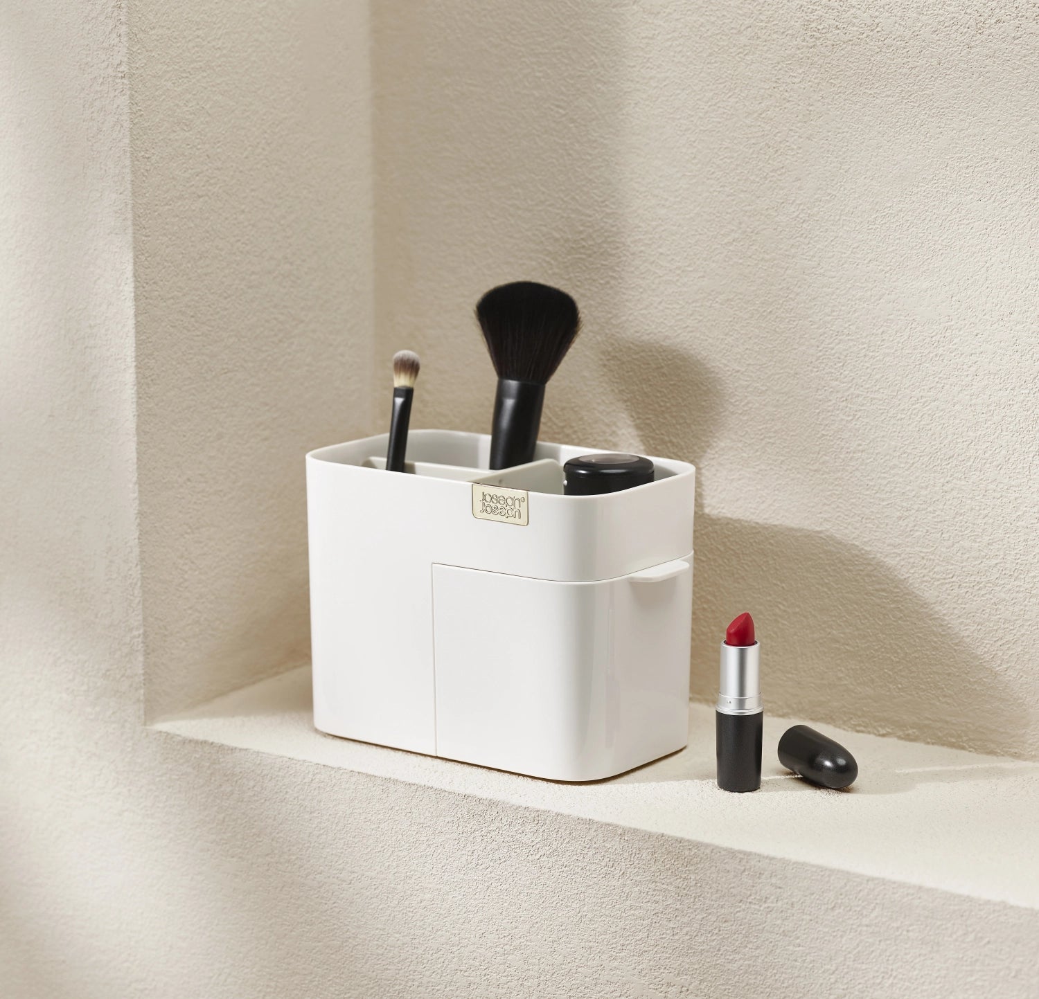 Praktischer Kosmetik-Organizer von Joseph Joseph mit einer Schublade, perfekt für die ordentliche Aufbewahrung von Beauty-Produkten im Badezimmer.