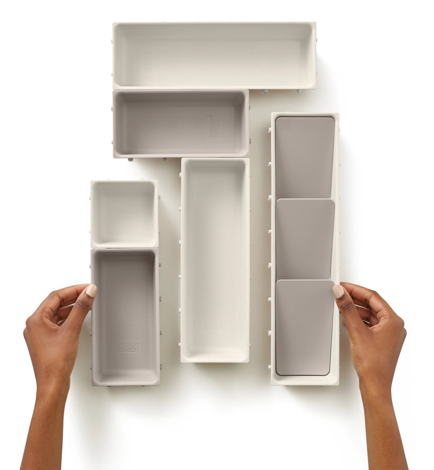 Elegantes 7-teiliges Makeup-Organizer-Set von Joseph Joseph, ideal für die übersichtliche und stilvolle Organisation von Kosmetikartikeln.